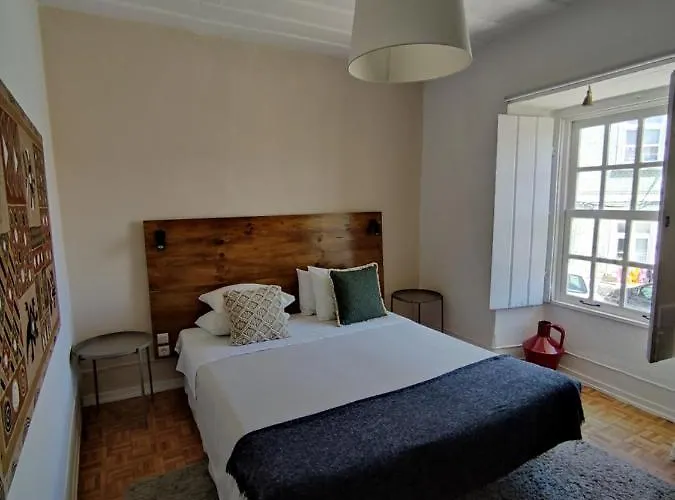 Historic * Торреш-Ведраш